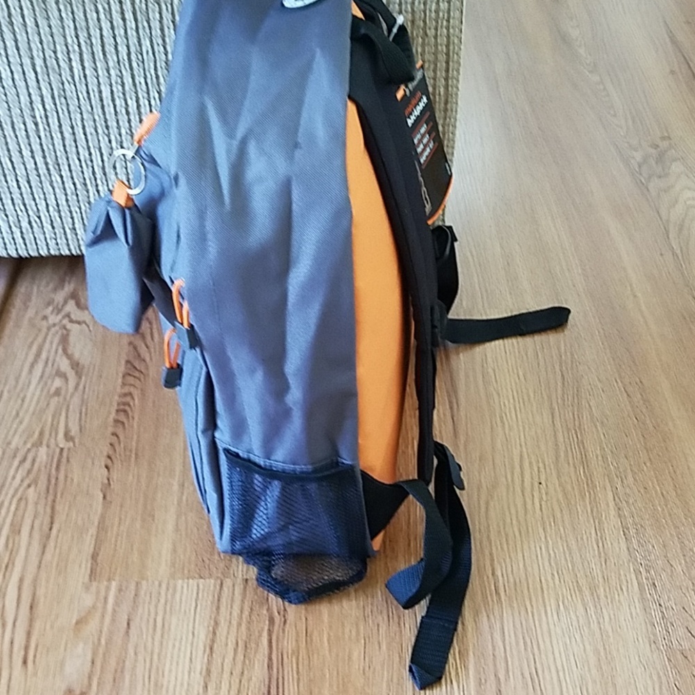 NEW backpack. - Picture 6 of 8